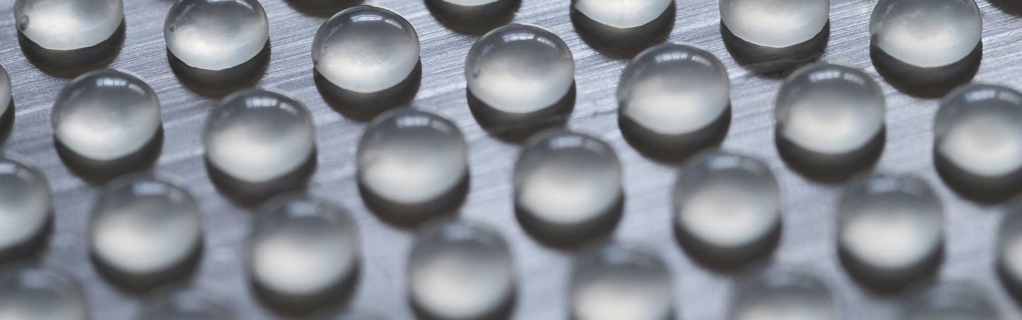 Detailaufnahmen von Pastillen aus der Pastillieranlage